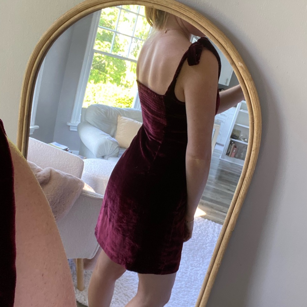 House of Harlow burgundy velvet mini dress size small